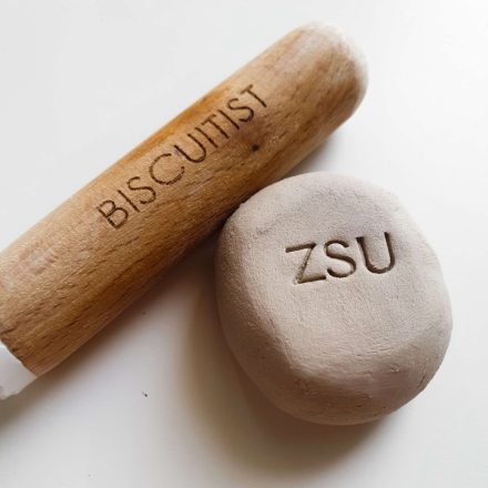 Monogram agyagpecsét