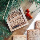 csúnyapulcsis mintájú keksz és fából készült kekszpecsét csúnyapulcsi mintával