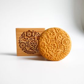 folklór virágos mintás nézeskalács és fából készült sütipecsét