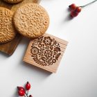 folklór virágos mintás nézeskalács és fából készült sütipecsét