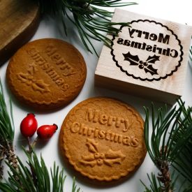 Merry Christmas feliratú fa sütipecsét és mézeskalács