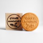 Merry Christmas feliratú fa sütipecsét és mézeskalács