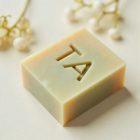 Monogramos szappanpecsét – elegáns kezdőbetűs design